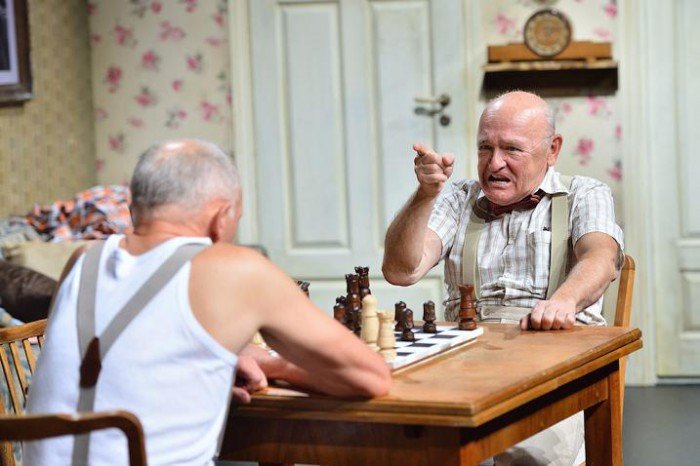 dama-bije-krola-szach-mat-w-goebiewskim-foto-70732