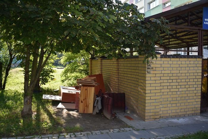 czytelnik-wielkogabaryty-zasmiecaja-zabobrze-foto-70756
