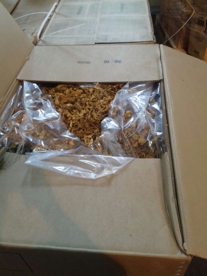7-ton-lisci-tytoniu-w-ciezarowce-foto-70843