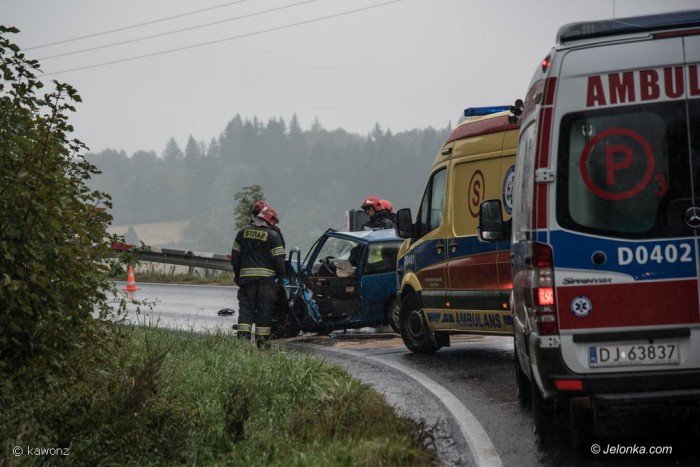 zderzenie-dwoch-aut-na-kapeli-foto-71004