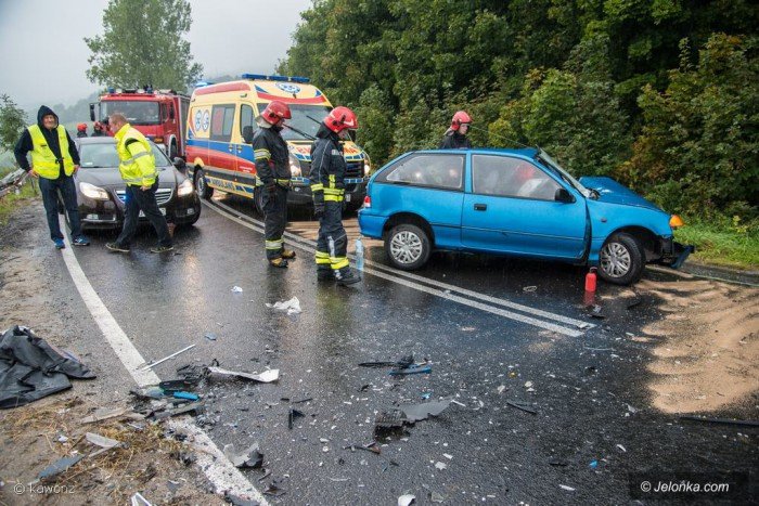 zderzenie-dwoch-aut-na-kapeli-foto-71004