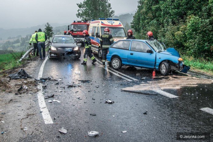 zderzenie-dwoch-aut-na-kapeli-foto-71004
