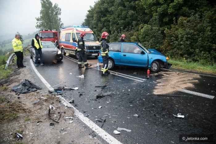zderzenie-dwoch-aut-na-kapeli-foto-71004