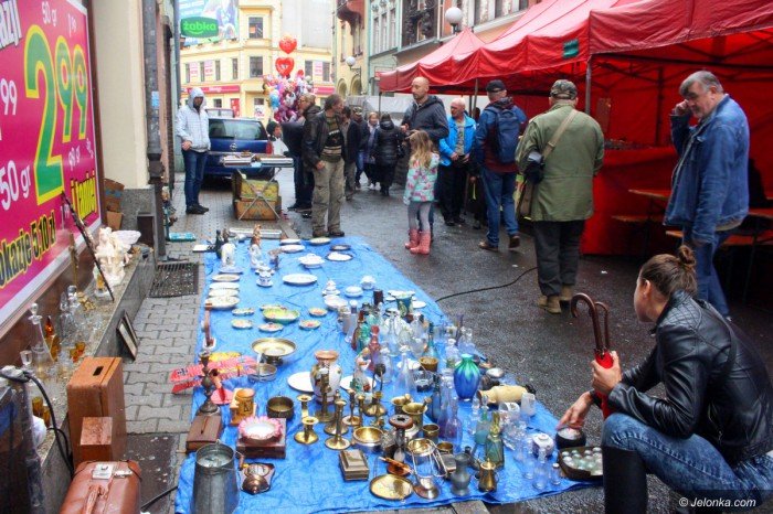 pogoda-nie-sprzyjaa-handlarzom-staroci-foto-71020