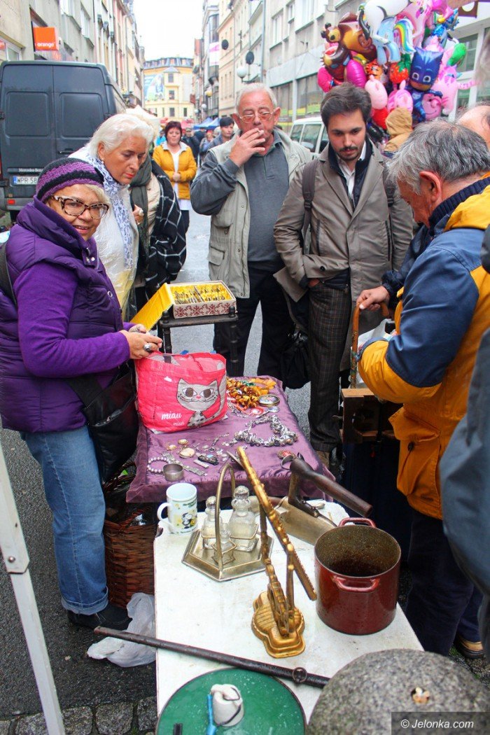 pogoda-nie-sprzyjaa-handlarzom-staroci-foto-71020