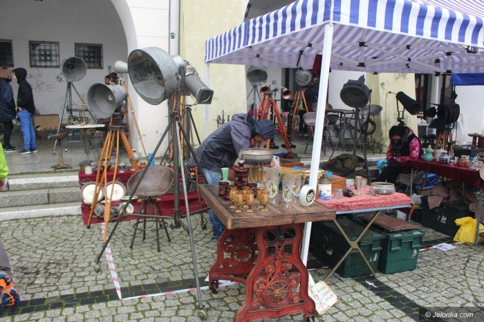pogoda-nie-sprzyjaa-handlarzom-staroci-foto-71020