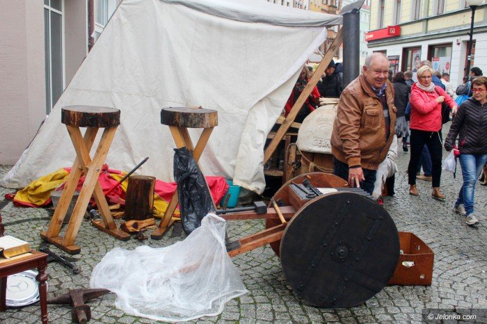 pogoda-nie-sprzyjaa-handlarzom-staroci-foto-71020