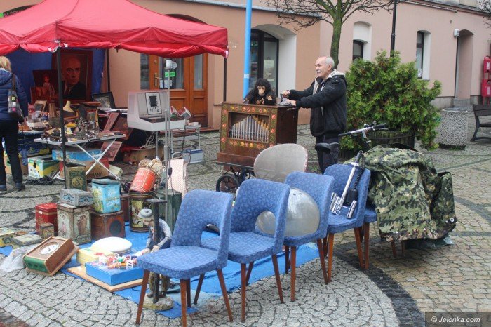 pogoda-nie-sprzyjaa-handlarzom-staroci-foto-71020