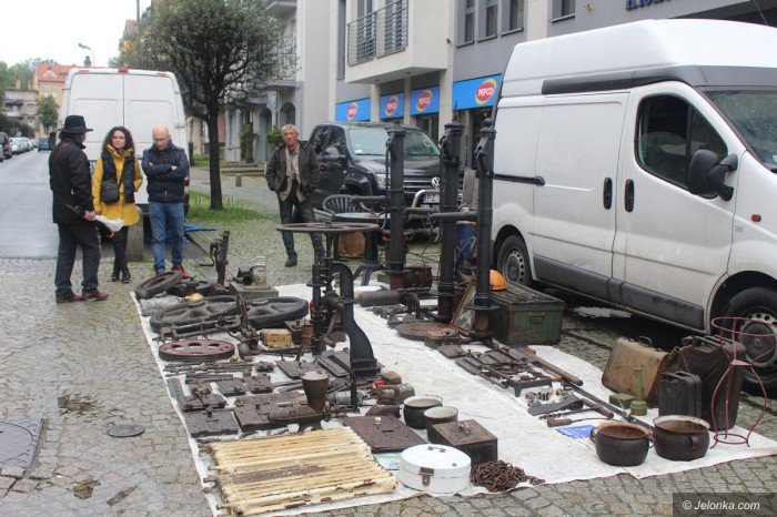 pogoda-nie-sprzyjaa-handlarzom-staroci-foto-71020