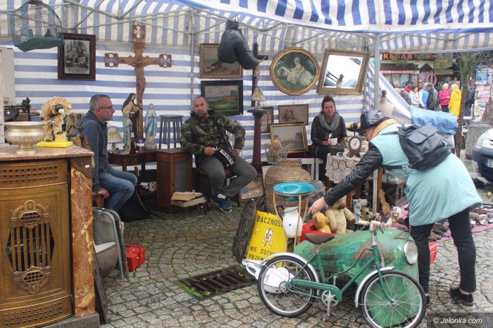 pogoda-nie-sprzyjaa-handlarzom-staroci-foto-71020