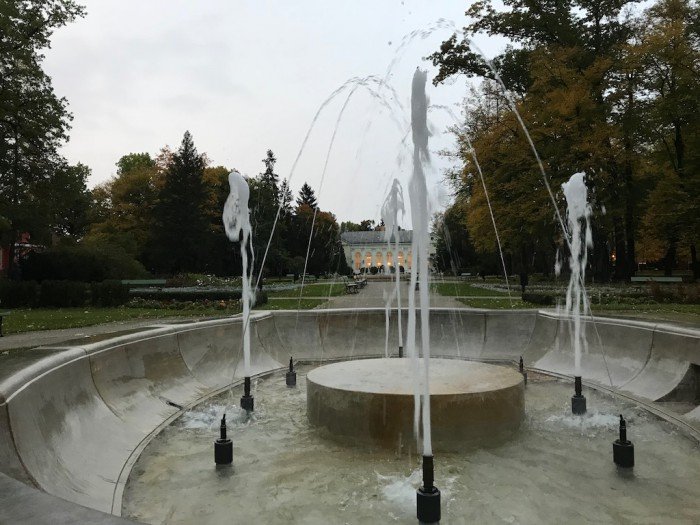 magiczny-spacer-w-deszczu-po-cieplickich-parkach-foto-71176