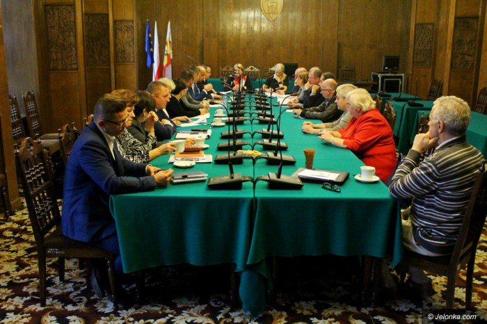 urzad-milczy-wiec-komisja-wziea-sprawy-w-swoje-rece-foto-71177