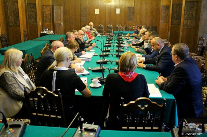 urzad-milczy-wiec-komisja-wziea-sprawy-w-swoje-rece-foto-71177