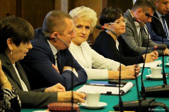 urzad-milczy-wiec-komisja-wziea-sprawy-w-swoje-rece-foto-71177