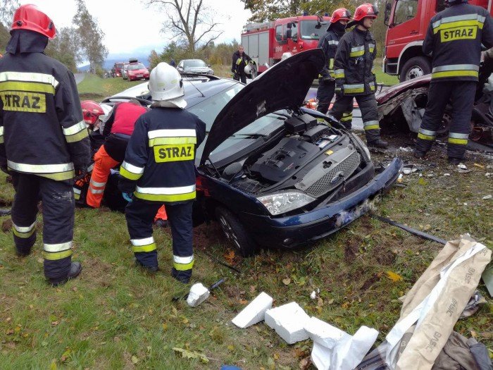 zderzenie-dwoch-aut-droga-zablokowana-foto-71252