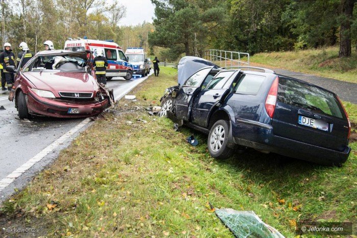 zderzenie-dwoch-aut-droga-zablokowana-foto-71252