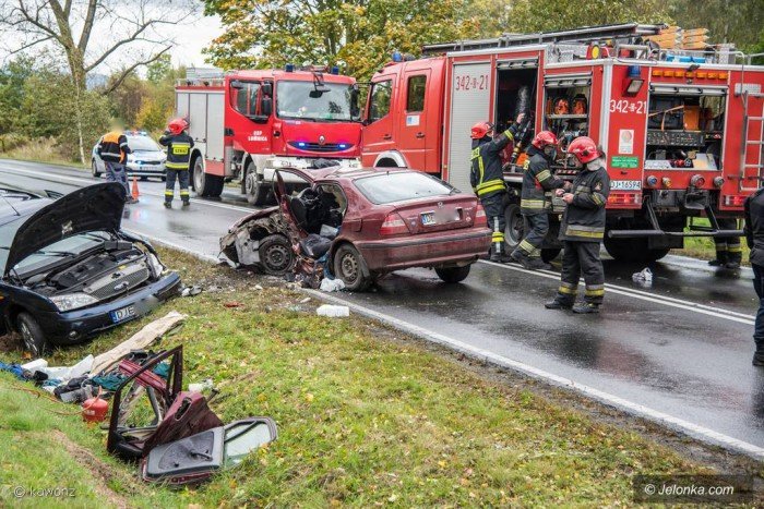 zderzenie-dwoch-aut-droga-zablokowana-foto-71252
