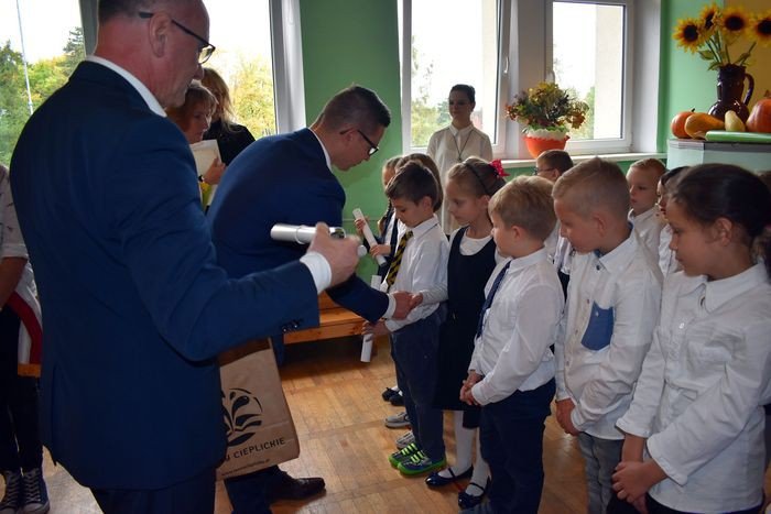 pasowanie-pierwszakow-w-trojce-foto-71254