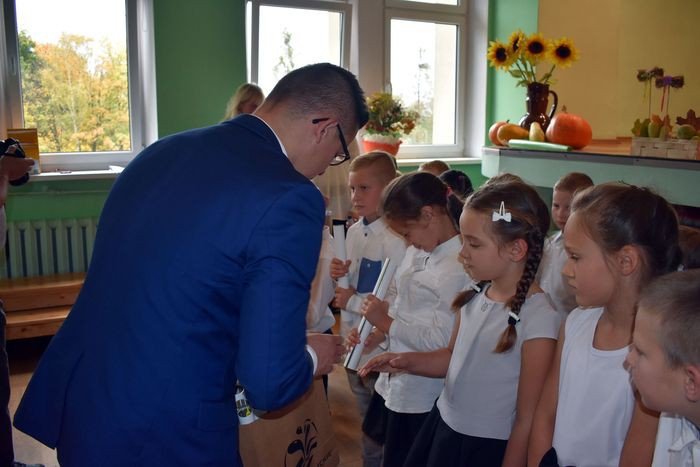pasowanie-pierwszakow-w-trojce-foto-71254