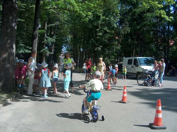 bezpieczne-wakacje-ze-straza-miejska-2005-relacja-7133