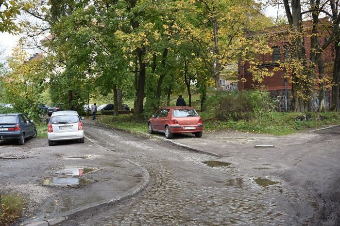 uliczne-bajoro-w-centrum-miasta-foto-71358