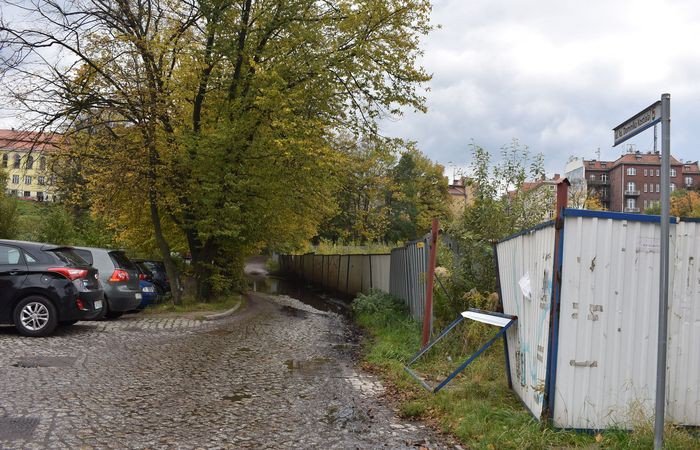 uliczne-bajoro-w-centrum-miasta-foto-71358