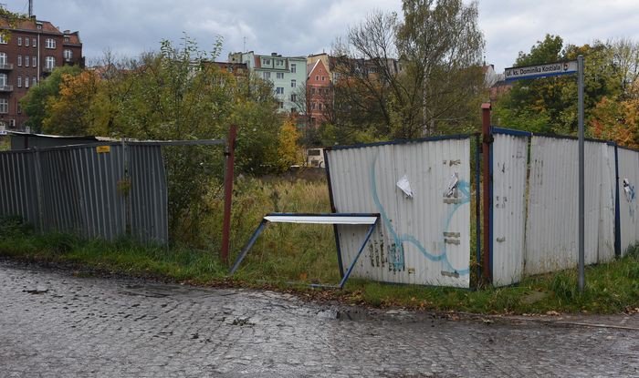 uliczne-bajoro-w-centrum-miasta-foto-71358