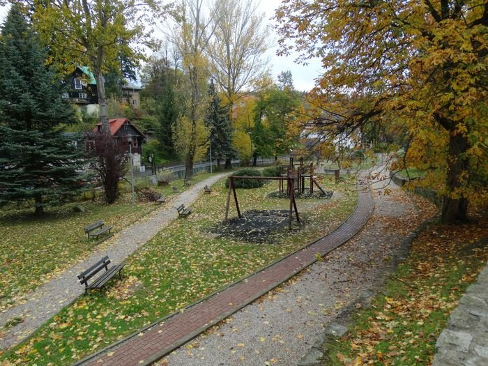 strazacy-urzadza-skwer-w-centrum-szklarskiej-poreby-foto-71383