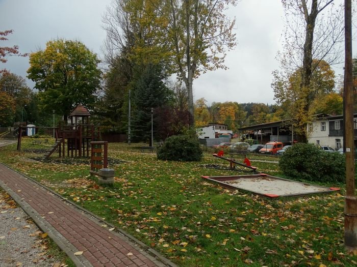 strazacy-urzadza-skwer-w-centrum-szklarskiej-poreby-foto-71383
