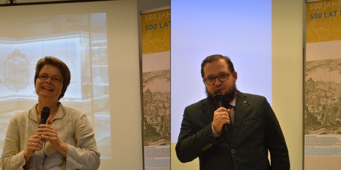 Współautorka wystawy Anne Marie Franke z Muzeum Śląskiego w Görlitz i dr Jerzy Sojka – pracownik naukowy Katedry Teologii Systematycznej Chrześcijańskiej Akademii Teologicznej w Warszawie