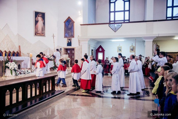 procesja-fatimska-przesza-ulicami-cieplic-foto-71408