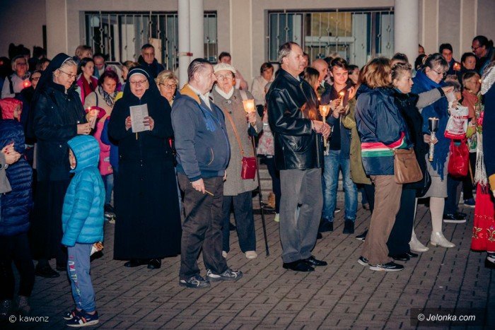 procesja-fatimska-przesza-ulicami-cieplic-foto-71408