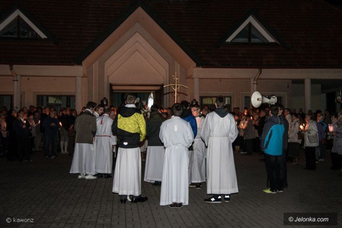 procesja-fatimska-przesza-ulicami-cieplic-foto-71408