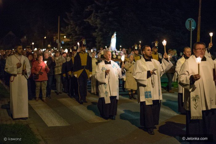 procesja-fatimska-przesza-ulicami-cieplic-foto-71408