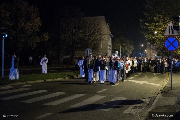 procesja-fatimska-przesza-ulicami-cieplic-foto-71408