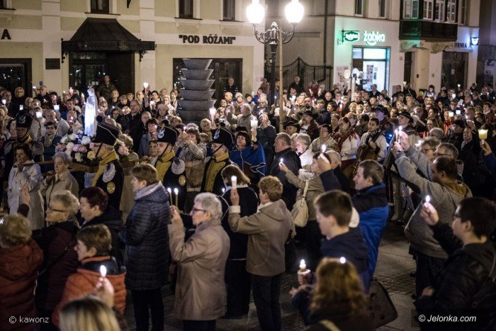procesja-fatimska-przesza-ulicami-cieplic-foto-71408