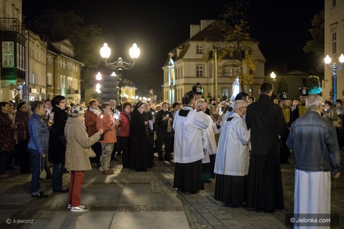procesja-fatimska-przesza-ulicami-cieplic-foto-71408