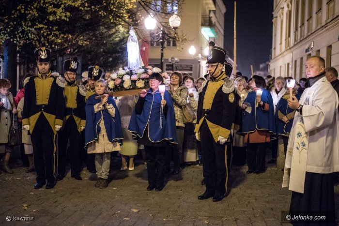 procesja-fatimska-przesza-ulicami-cieplic-foto-71408