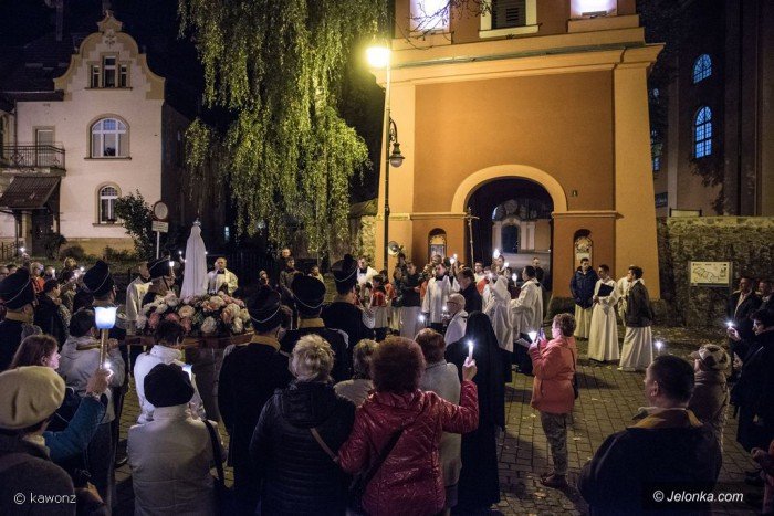 procesja-fatimska-przesza-ulicami-cieplic-foto-71408