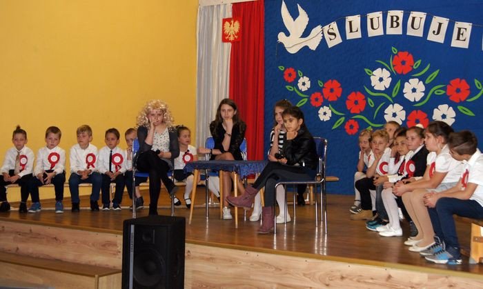 szkoa-w-janowicach-z-nowym-sztandarem-71465