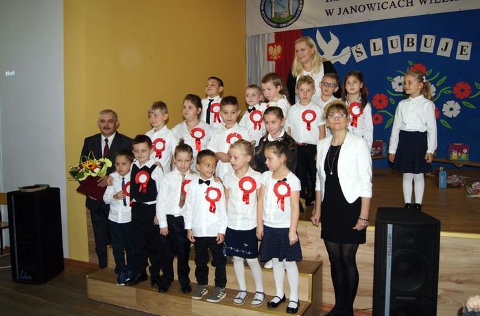 szkoa-w-janowicach-z-nowym-sztandarem-71465