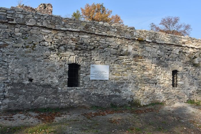 porzadki-w-przyziemiach-zamku-w-starej-kamienicy-foto-71518