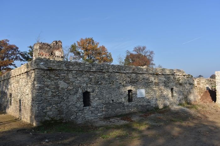 porzadki-w-przyziemiach-zamku-w-starej-kamienicy-foto-71518