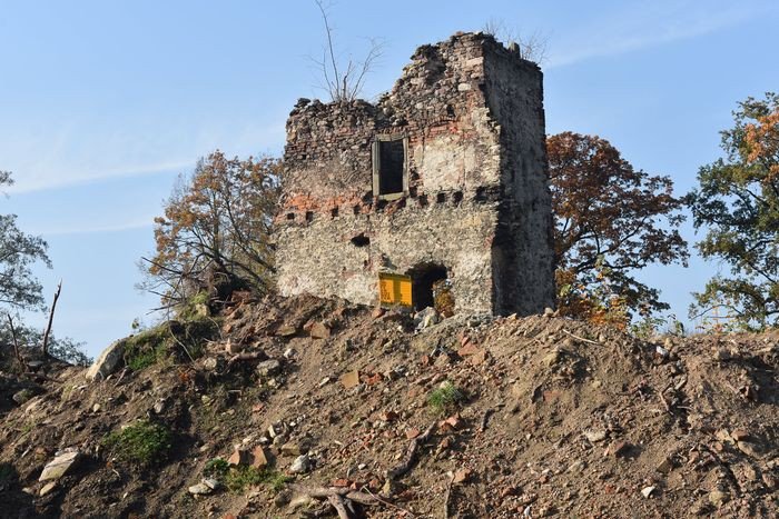 porzadki-w-przyziemiach-zamku-w-starej-kamienicy-foto-71518