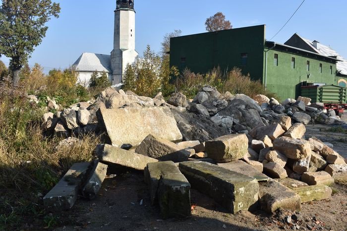 porzadki-w-przyziemiach-zamku-w-starej-kamienicy-foto-71518