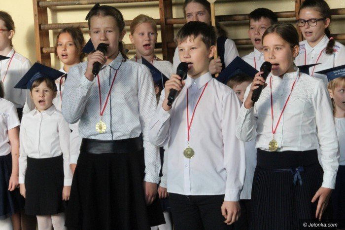pierwszaki-z-dwojki-po-pasowaniu-foto-71538