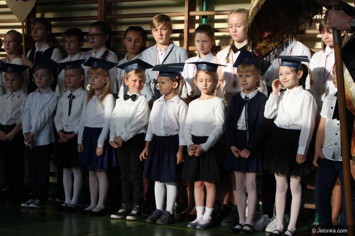 pierwszaki-z-dwojki-po-pasowaniu-foto-71538