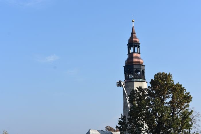 wieza-koscioa-w-starej-kamienicy-uratowana-foto-71545