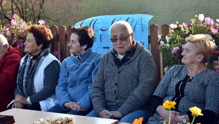 seniorzy-wybudowali-piec-chlebowy-foto-71557