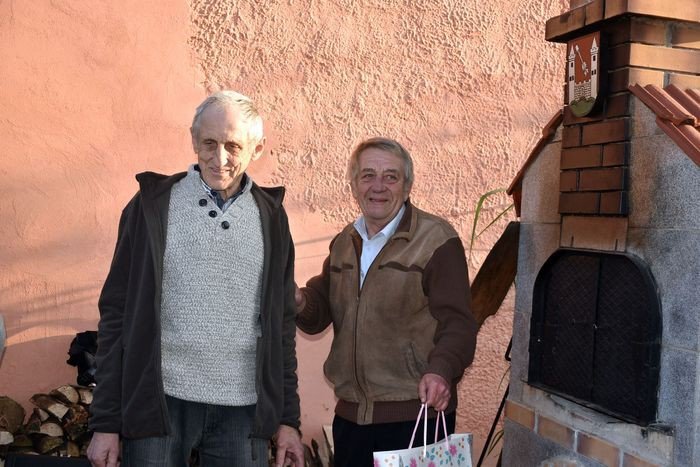 seniorzy-wybudowali-piec-chlebowy-foto-71557